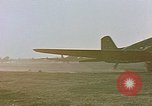 Image aéronefs C 47s Chartres France, 1945, de la seconde 31 séquences d'archives historiques vidéo 65675051883