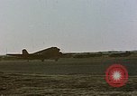 Image aéronefs C 47s Chartres France, 1945, de la seconde 35 séquences d'archives historiques vidéo 65675051883