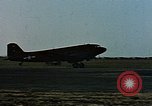 Image aéronefs C 47s Chartres France, 1945, de la seconde 38 séquences d'archives historiques vidéo 65675051883