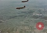 Image aéronefs C 47s Chartres France, 1945, de la seconde 47 séquences d'archives historiques vidéo 65675051883