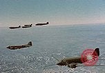 Image aéronefs C 47s Chartres France, 1945, de la seconde 50 séquences d'archives historiques vidéo 65675051883
