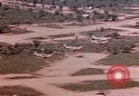 Standbild Flugzeuge P 47s Korsika Frankreich Alto Air Base, 1944, aus Sekunde 28 historischem Filmmaterial Videoclip 65675051885