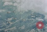 Immagine di P 47s di decollo Corsica Francia, 1944, secondo 44 filmato di repertorio 65675051895