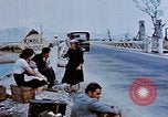 Image L'Italien civils dans la ville bombardée Italie, 1944, de la seconde 29 séquences d'archives historiques vidéo 65675051902