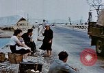 Image L'Italien civils dans la ville bombardée Italie, 1944, de la seconde 33 séquences d'archives historiques vidéo 65675051902