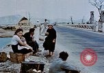 Image L'Italien civils dans la ville bombardée Italie, 1944, de la seconde 34 séquences d'archives historiques vidéo 65675051902