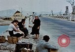 Image L'Italien civils dans la ville bombardée Italie, 1944, de la seconde 35 séquences d'archives historiques vidéo 65675051902