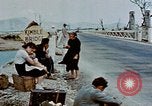 Image L'Italien civils dans la ville bombardée Italie, 1944, de la seconde 37 séquences d'archives historiques vidéo 65675051902