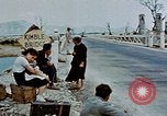 Image L'Italien civils dans la ville bombardée Italie, 1944, de la seconde 38 séquences d'archives historiques vidéo 65675051902