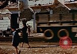 Image L'Italien civils dans la ville bombardée Italie, 1944, de la seconde 49 séquences d'archives historiques vidéo 65675051902