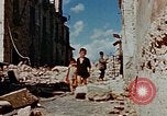 Image L'Italien civils dans la ville bombardée Italie, 1944, de la seconde 50 séquences d'archives historiques vidéo 65675051902