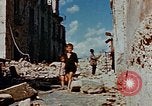 Image L'Italien civils dans la ville bombardée Italie, 1944, de la seconde 51 séquences d'archives historiques vidéo 65675051902