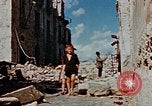Image L'Italien civils dans la ville bombardée Italie, 1944, de la seconde 52 séquences d'archives historiques vidéo 65675051902