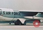 Image Bombardement d'avions B-52 dans la guerre de Vietnam Guam, 1967, de la seconde 11 séquences d'archives historiques vidéo 65675051903