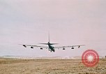Image B 52 aéronefs Guam, 1967, de la seconde 7 séquences d'archives historiques vidéo 65675051904