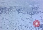Standbild US-Flugzeuge strafing Korea, 1951, aus Sekunde 27 historischem Filmmaterial Videoclip 65675051936
