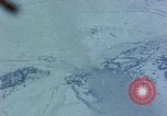 Standbild US-Flugzeuge strafing Korea, 1951, aus Sekunde 32 historischem Filmmaterial Videoclip 65675051936