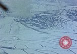 Standbild US-Flugzeuge strafing Korea, 1951, aus Sekunde 56 historischem Filmmaterial Videoclip 65675051936