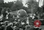 Standbild Blumenschmuck schwimmt Washington DC USA, 1932, aus Sekunde 29 historischem Filmmaterial Videoclip 65675051986