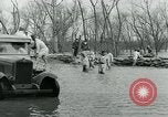 Immagine di Prigionieri lotta flood Glendora Mississippi USA, 1932, secondo 26 filmato di repertorio 65675051990