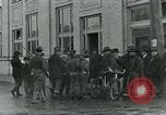 Standbild National Guard Truppen patrouillieren nach Armistice Day Incident Centralia Washington USA, 1919, aus Sekunde 13 historischem Filmmaterial Videoclip 65675052001