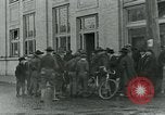Standbild National Guard Truppen patrouillieren nach Armistice Day Incident Centralia Washington USA, 1919, aus Sekunde 14 historischem Filmmaterial Videoclip 65675052001