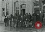 Standbild National Guard Truppen patrouillieren nach Armistice Day Incident Centralia Washington USA, 1919, aus Sekunde 15 historischem Filmmaterial Videoclip 65675052001