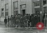 Standbild National Guard Truppen patrouillieren nach Armistice Day Incident Centralia Washington USA, 1919, aus Sekunde 16 historischem Filmmaterial Videoclip 65675052001