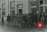 Standbild National Guard Truppen patrouillieren nach Armistice Day Incident Centralia Washington USA, 1919, aus Sekunde 18 historischem Filmmaterial Videoclip 65675052001