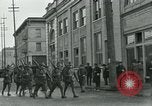 Standbild National Guard Truppen patrouillieren nach Armistice Day Incident Centralia Washington USA, 1919, aus Sekunde 21 historischem Filmmaterial Videoclip 65675052001