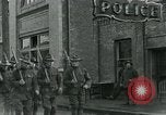 Standbild National Guard Truppen patrouillieren nach Armistice Day Incident Centralia Washington USA, 1919, aus Sekunde 26 historischem Filmmaterial Videoclip 65675052001