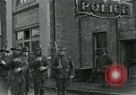 Standbild National Guard Truppen patrouillieren nach Armistice Day Incident Centralia Washington USA, 1919, aus Sekunde 27 historischem Filmmaterial Videoclip 65675052001