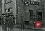Standbild National Guard Truppen patrouillieren nach Armistice Day Incident Centralia Washington USA, 1919, aus Sekunde 33 historischem Filmmaterial Videoclip 65675052001