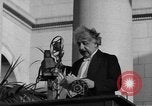 Standbild Albert Einstein California United States USA, 1935, aus Sekunde 20 historischem Filmmaterial Videoclip 65675052005