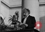 Standbild Albert Einstein California United States USA, 1935, aus Sekunde 22 historischem Filmmaterial Videoclip 65675052005