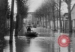 Standbild überflutete Straßen Charenton FRANKREICH, 1930, aus Sekunde 12 historischem Filmmaterial Videoclip 65675052007