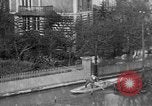 Standbild überflutete Straßen Charenton FRANKREICH, 1930, aus Sekunde 14 historischem Filmmaterial Videoclip 65675052007