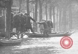 Standbild überflutete Straßen Charenton FRANKREICH, 1930, aus Sekunde 23 historischem Filmmaterial Videoclip 65675052007