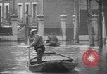 Standbild überflutete Straßen Charenton FRANKREICH, 1930, aus Sekunde 29 historischem Filmmaterial Videoclip 65675052007