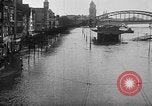 Immagine di Reno allagato strade di Coblenza Koblenz Germania, 1930, secondo 12 filmato di repertorio 65675052008