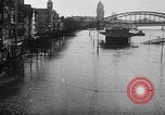 Immagine di Reno allagato strade di Coblenza Koblenz Germania, 1930, secondo 13 filmato di repertorio 65675052008