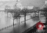 Immagine di Reno allagato strade di Coblenza Koblenz Germania, 1930, secondo 20 filmato di repertorio 65675052008