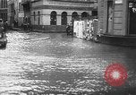 Immagine di Reno allagato strade di Coblenza Koblenz Germania, 1930, secondo 29 filmato di repertorio 65675052008