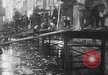 Immagine di Reno allagato strade di Coblenza Koblenz Germania, 1930, secondo 46 filmato di repertorio 65675052008