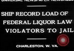 Image Interdiction les contrevenants Charleston West Virginia USA, 1930, de la seconde 5 séquences d'archives historiques vidéo 65675052015