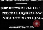 Image Interdiction les contrevenants Charleston West Virginia USA, 1930, de la seconde 7 séquences d'archives historiques vidéo 65675052015
