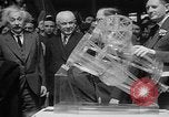 Standbild Albert Einstein Lester Pennsylvania USA, 1937, aus Sekunde 38 historischem Filmmaterial Videoclip 65675052025