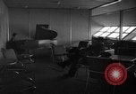 Immagine di Lounge a bordo LZ 129 dirigibile Hindenburg Lakehurst Naval Air Station New Jersey USA, 1936, secondo 4 filmato di repertorio 65675052068