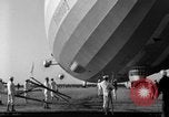 Standbild Luftschiff LZ 129 Hindenburg Lakehurst Naval Air Station New Jersey USA, 1936, aus Sekunde 11 historischem Filmmaterial Videoclip 65675052077