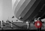 Standbild Luftschiff LZ 129 Hindenburg Lakehurst Naval Air Station New Jersey USA, 1936, aus Sekunde 13 historischem Filmmaterial Videoclip 65675052077